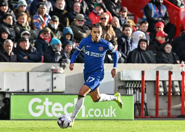 Malo Gusto Chelsea Breaks Forward Ball Premier League Match Brentford — Stock Photo, Image