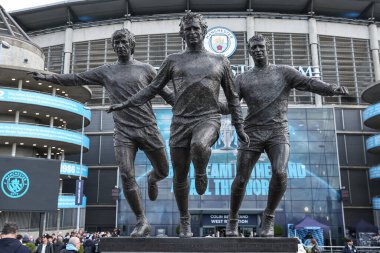 Heykel Colin Bell, Francis Lee ve Mike Summerbee 'nin Premier League maçı sırasında Manchester City' nin Manchester United 'a karşı Etihad Stadyumu' nda 3 Mart 202 'de oynadığı maçı anlatıyor.