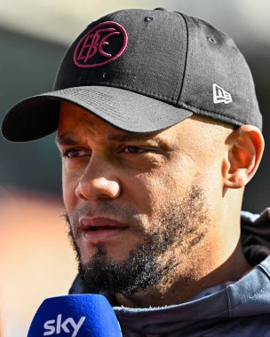 Burnley 'nin Vincent Kompany teknik direktörü, Burnley - Burnnemouth maçı öncesinde 3 Mart 202 tarihli Turf Moor, Burnley, İngiltere maçında röportaj verdi.