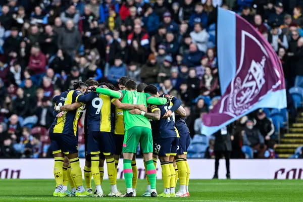 Bournemouth Players Form Huddle Ahead Premier League Match Burnley Bournemouth — Stock Photo, Image