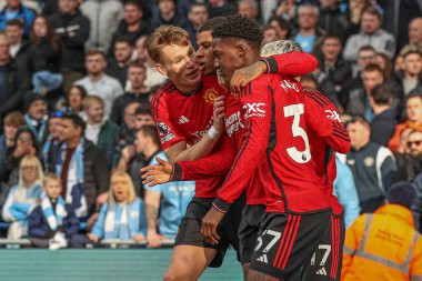 Manchester United takımından Marcus Rashford, Manchester City ile Manchester United arasındaki Premier League maçında 3 Mart 202 'de Etihad Stadyumu' nda 0-1 kazanma golünü kutluyor.