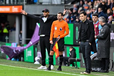 Burnley takımının menajeri Vincent Kompany, Burnley 'e karşı Turf Moor, Burnley, İngiltere' de oynanan Premier Lig maçında tepki gösterdi.