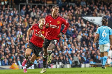 Manchester United takımından Marcus Rashford, Manchester City ile Manchester United arasındaki Premier League maçında 3 Mart 202 'de Etihad Stadyumu' nda 0-1 kazanma golünü kutluyor.
