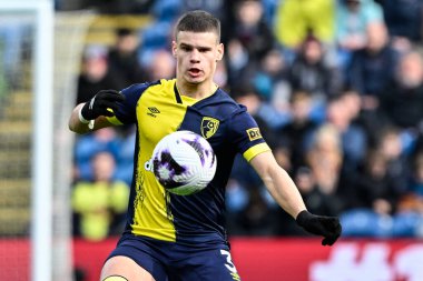 Bournemouth 'dan Milos Kerkez Premier Lig maçı sırasında Burnley, Burnemouth' a karşı Turf Moor, Burnley, İngiltere, 3 Mart 202