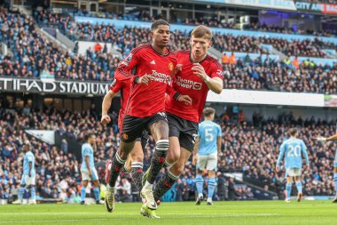 Manchester United takımından Marcus Rashford, Manchester City ile Manchester United arasındaki Premier League maçında 3 Mart 202 'de Etihad Stadyumu' nda 0-1 kazanma golünü kutluyor.