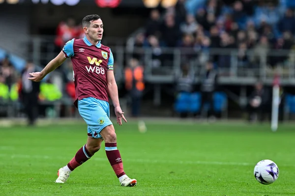 Josh Cullen Burnley Passes Ball Premier League Match Burnley Bournemouth — Stock Photo, Image