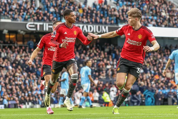 Manchester United takımından Marcus Rashford, Manchester City ile Manchester United arasındaki Premier League maçında 3 Mart 202 'de Etihad Stadyumu' nda 0-1 kazanma golünü kutluyor.