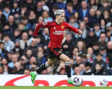 Manchester United takımından Alejandro Garnacho Premier League maçında Manchester City ile Manchester United 'ın 3 Mart 202' de Etihad Stadyumu 'nda karşı karşıya geldiler.
