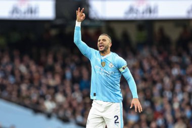 Manchester City 'den Kyle Walker Premier League maçında takım arkadaşlarına Manchester United' a karşı Etihad Stadyumu, Manchester, İngiltere 'de 3 Mart 202' de oynanan maçta iyi bir işaret verdi.