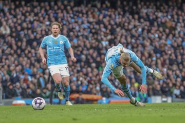 Manchester United takımından Raphal Varane Manchester City ile Manchester United arasındaki Premier League maçında Manchester United 'ın 3 Mart 2024' teki Etihad Stadyumu maçında faul yaptı.