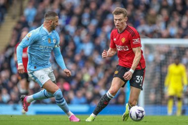Manchester United takımından Scott McTominay, Manchester City 'nin Manchester United' a karşı oynadığı Premier League maçında Manchester City 'den Kyle Walker' a karşı 3 Mart 2024 'te Etihad Stadyumu' nda mücadele etti.