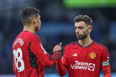 Manchester United takımından Casemiro ve Manchester United Premier League maçından sonra Manchester City - Manchester United maçında 3 Mart 2024 'te Etihad Stadyumu' nda el sıkışıyor.