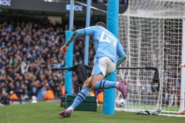 Manchester City 'den Phil Foden, Premier League maçında Manchester City ile Manchester United maçında 3 Mart 2024' te Etihad Stadyumu 'nda 2-1' lik galibiyetini kutluyor.