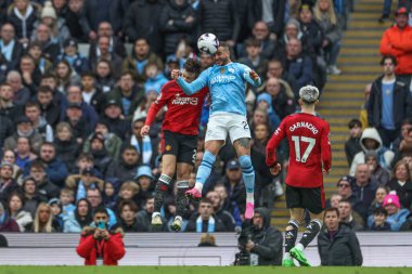 Manchester United 'dan Victor Lindelf ve Manchester City' den Kyle Walker Premier League maçı sırasında Manchester City ile Manchester United Etihad Stadyumu 'nda 3 Mart 2024 tarihinde karşı karşıya geldiler.