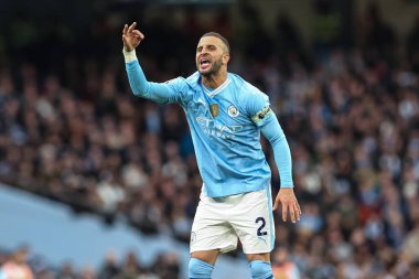 Manchester City 'den Kyle Walker Premier League maçında takım arkadaşlarına Manchester United' a karşı Etihad Stadyumu, Manchester, İngiltere 'de 3 Mart 202' de oynanan maçta iyi bir işaret verdi.