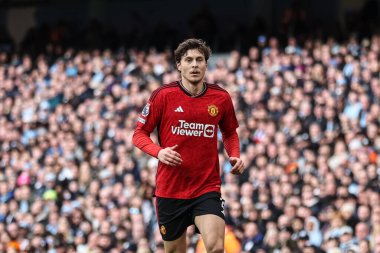 Manchester City - Manchester United Premier League maçı sırasında Manchester Stadyumu 'nda Victor Lindelf, 3 Mart 2024