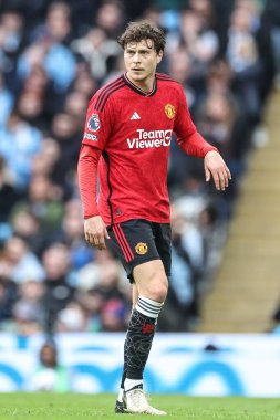 Manchester City - Manchester United Premier League maçı sırasında Manchester Stadyumu 'nda Victor Lindelf, 3 Mart 2024