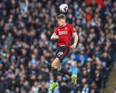 Manchester United takımından Scott McTominay Premier League maçında Manchester City ile Manchester United 'ın Etihad Stadyumu' nda 3 Mart 202 'de karşı karşıya gelerek yüksek topu kazandı.