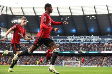 Manchester United takımından Marcus Rashford, Manchester City ile Manchester United arasındaki Premier League maçında 3 Mart 202 'de Etihad Stadyumu' nda 0-1 kazanma golünü kutluyor.