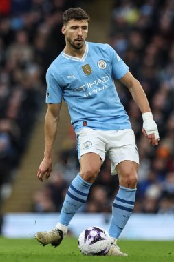 Manchester City 'den Rben Dias Premier Lig maçında Manchester City ile Manchester United arasında Etihad Stadyumu, Manchester, İngiltere' de 3 Mart 2024 'te oynanan karşılaşmada topu aldı.