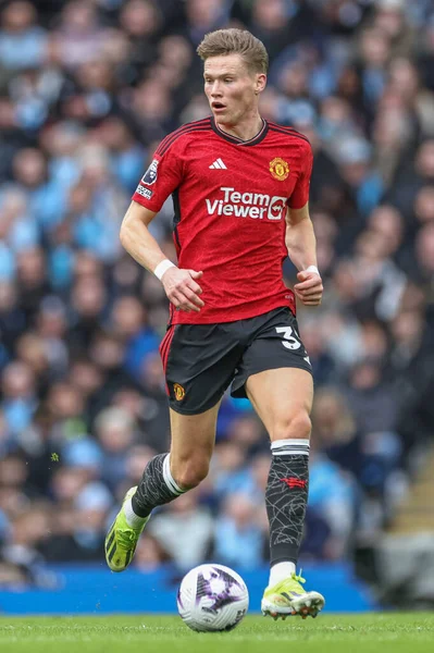 Manchester United 'ın Manchester City ile Manchester United arasındaki Premier League maçında 3 Mart 2024' te Etihad Stadyumu 'nda Scott McTominay