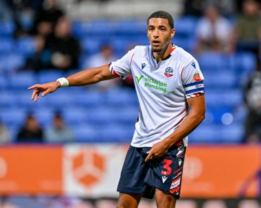 Bolton Wanderers 'dan Chris Forino, Bolton Wanderers ile Toughsheet Community Stadyumu' nda oynanan Bolton Wanderers maçında, 2 Eylül 2025