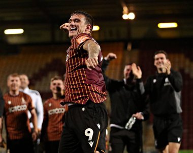 Bradford City 'den Andy Cook, Bradford Stadyumu' nda Bradford City ile Grimsby Town arasındaki Vertu Kupası maçını 2 Eylül 2025 'te kutluyor.