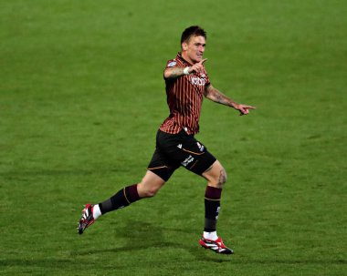 Bradford City 'den Andy Cook, Bradford Stadyumu, 2 Eylül 2025' te Bradford City ile Grimsby Town arasındaki Vertu Kupası maçında golünü kutluyor.