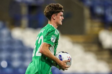 Newcastle United takımından Sean Neave, 2 Eylül 2025 'te İngiltere' nin Huddersfield Stadyumu 'nda oynanan The Vertu Trophy maçında 2-1' lik galibiyetini kutluyor.