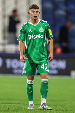 Newcastle United takımından Dylan Charlton 2 Eylül 2025 'te İngiltere' nin Accu Stadyumu 'nda oynanan The Vertu Trophy karşılaşmasında Huddersfield Town, Newcastle United' a karşı.