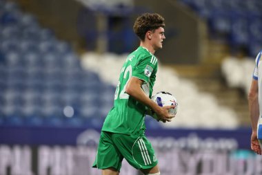 Newcastle United takımından Sean Neave, 2 Eylül 2025 'te İngiltere' nin Huddersfield Stadyumu 'nda oynanan The Vertu Trophy maçında 2-1' lik galibiyetini kutluyor.