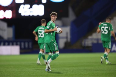 Newcastle United takımından Sean Neave, 2 Eylül 2025 'te İngiltere' nin Huddersfield Stadyumu 'nda oynanan The Vertu Trophy maçında 2-1' lik galibiyetini kutluyor.