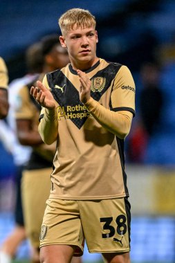 Rotherham United 'dan Kane Richardson, 2 Eylül 2025' te İngiltere 'deki Toughsheet Community Stadyumu' nda oynanan Vertu Trophy maçında Bolton Wanderers-Rotherham United maçını destekleyenleri kabul ediyor.