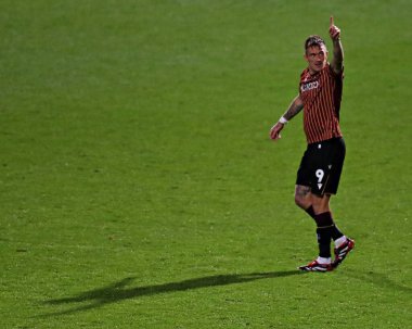 Bradford City 'den Andy Cook, Bradford Stadyumu, 2 Eylül 2025' te Bradford City ile Grimsby Town arasındaki Vertu Kupası maçında golünü kutluyor.
