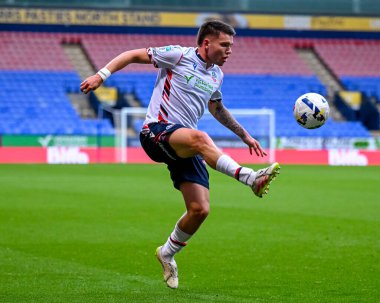 Bolton Wanderers 'dan Aaron Morley, Bolton Wanderers ile Toughsheet Community Stadyumu' nda oynanan Bolton Wanderers maçında, 2 Eylül 2025
