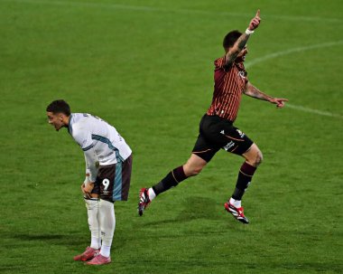 Bradford City 'den Andy Cook, Bradford Stadyumu' nda Bradford City ile Grimsby Town maçında 2 Eylül 2025 'te oynanan Vertu Kupası maçında golünü kutluyor.