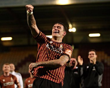 Bradford City 'den Andy Cook, Bradford Stadyumu' nda Bradford City ile Grimsby Town arasındaki Vertu Kupası maçını 2 Eylül 2025 'te kutluyor.