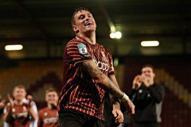 Bradford City 'den Andy Cook, Bradford Stadyumu' nda Bradford City ile Grimsby Town arasındaki Vertu Kupası maçını 2 Eylül 2025 'te kutluyor.