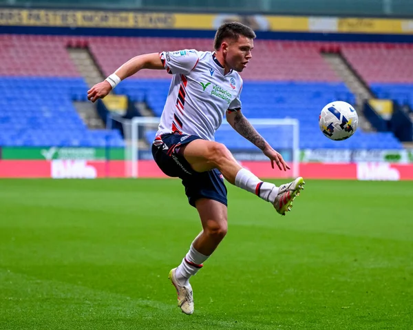 Bolton Wanderers 'dan Aaron Morley, Bolton Wanderers ile Toughsheet Community Stadyumu' nda oynanan Bolton Wanderers maçında, 2 Eylül 2025
