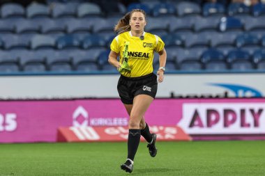 Betfred Süper Lig 25. Raundunda Yargıç Tara Jones 'a dokun. Huddersfield Giants, Leeds Gergedan' a karşı. Accu Stadyumu, Huddersfield, İngiltere, 4 Eylül 2025