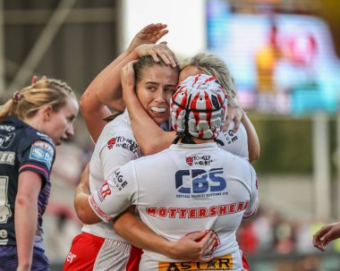 St Helens 'ten Phoebe Hook, Betfred Kadınlar Süper Ligi 13. Raundu' nda Wigan Warriors 'a karşı St Helens Kadınlar Stadyumu, St Helens, Birleşik Krallık' ta 5 Eylül 2025 'de oynanan karşılaşmayı 20-20 kazanma çabasını kutluyor.