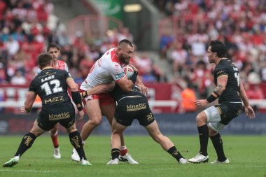 Hull KR 'dan James Batchelor, Hull FC' den Jack Ashworth tarafından oynanan Betfred 25. Süper Lig karşılaşmasında Hull KR, Hull FC 'ye karşı Sewell Group Craven Park, Kingston upon Hull, İngiltere, 7 Eylül 2025