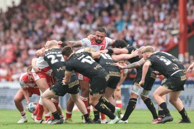 Hull KR 'dan Elliot Minchella Betfred Süper Lig 25. Raundda Hull KR ile Hull Hull FC arasında oynanan Sewell Group Craven Park, Kingston üzerine Hull, Birleşik Krallık, 7 Eylül 2025 karşılaşmasında Hull KR' a karşı hücum talimatı veriyor.