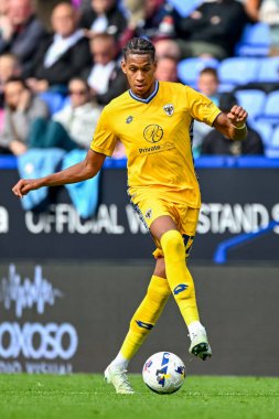 AFC Wimbledon takımından Alistair Smith 6 Eylül 2025 'te İngiltere' deki Toughsheet Community Stadyumu 'nda Bolton Wanderers - AFC Wimbledon maçında