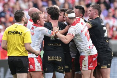 Betfred Süper Lig 25. Maçı 'nda Hull KR, Hull FC' ye karşı Sewell Group Craven Park Kingston üzerine Hull, İngiltere, 7 Eylül 2025 'te oynanan maçta her iki takım arasındaki gerginlik alevlendi.