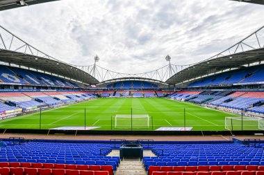 Bolton Wanderers 'ın 6 Eylül 2025' te Toughsheet Community Stadyumu 'nda Bolton Wanderers - AFC Wimbledon maçında Toughsheet Community Stadyumu' nun ana sahası, Bolton Wanderers 'ın sahası.