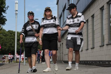 Hull FC taraftarları Betfred Süper Lig 25. Maçı 'nda Hull KR, Hull FC' ye karşı Sewell Group Craven Park, Kingston üzerine Hull, İngiltere, 7 Eylül 2025 'de geldiler.