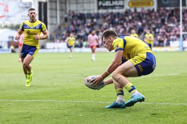 Warrington Wolves 'tan Josh Thewlis Betfred Süper Lig 25. Raundunda Halliwell Jones Stadyumu, Warrington, Birleşik Krallık' ta oynanan Warrington Wolves - Leopards maçında şansını deniyor.