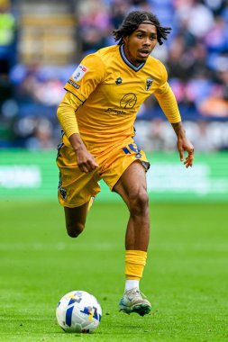 AFC Wimbledon takımından Antwoine Hackford 6 Eylül 2025 tarihinde İngiltere 'de oynanan Wimbledon maçında Bolton Wanderers, AFC Wimbledon' a karşı.