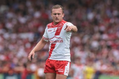 Hull KR 'dan Jez Litten, 7 Eylül 2025' te İngiltere 'nin Hull kenti Kingston' da oynanan 25. Betfred Süper Lig karşılaşmasında takım arkadaşlarına talimat verir.
